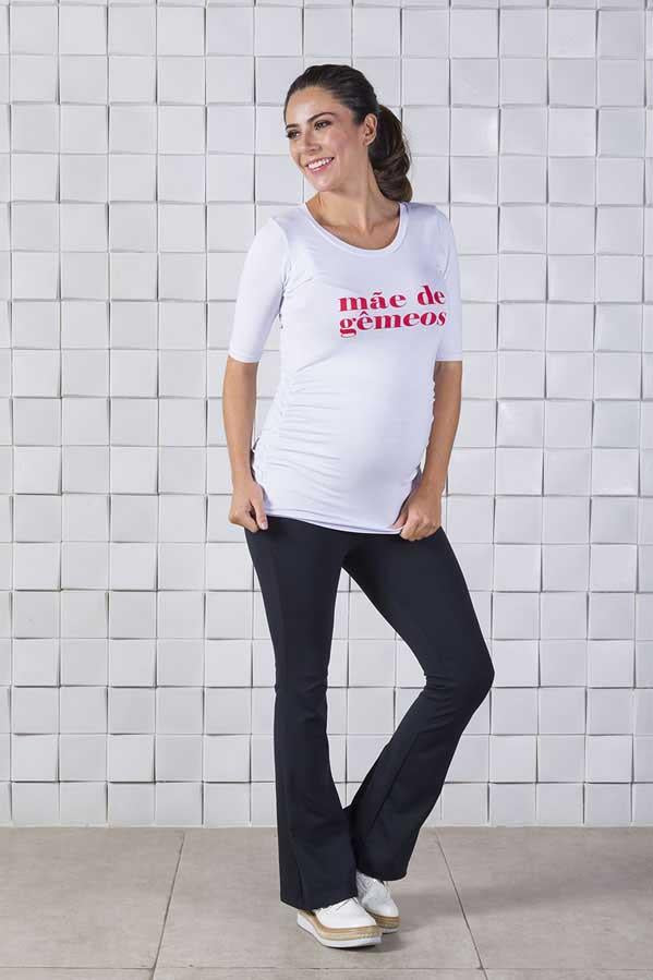 Produto blusa-casual-para-gestante-CB0000P00102 Descrição Blusa em malha de viscose tecnologia VORTEX, que confere maciez e maior resistência ao "pilling", modelagem mais ajustada, com franzidos laterais e aplicação de silk.
