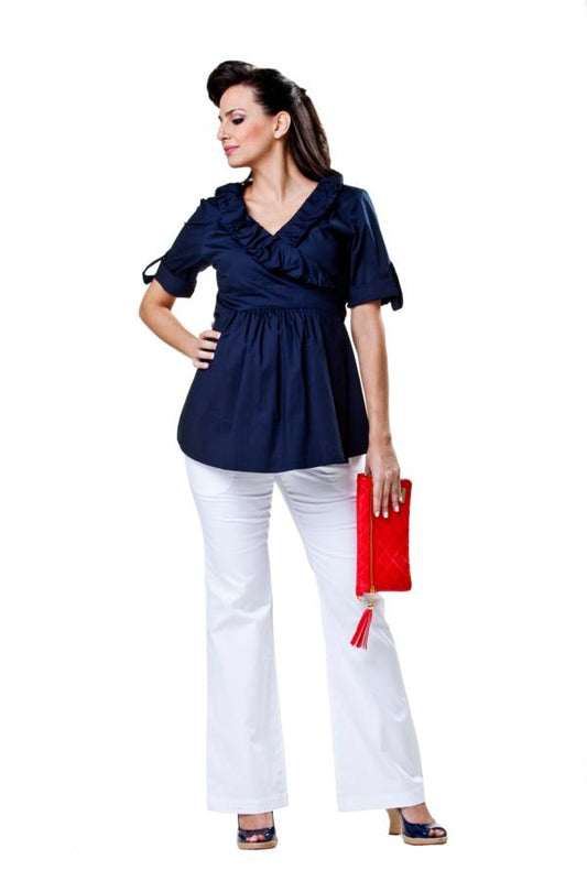 Produto calca-trabalho-para-gestante-CI2010P09007 Descrição Um clássico Maria Barriga, em sarja acetinada com elastano. Modelagem reta e ajustes internos no cós.